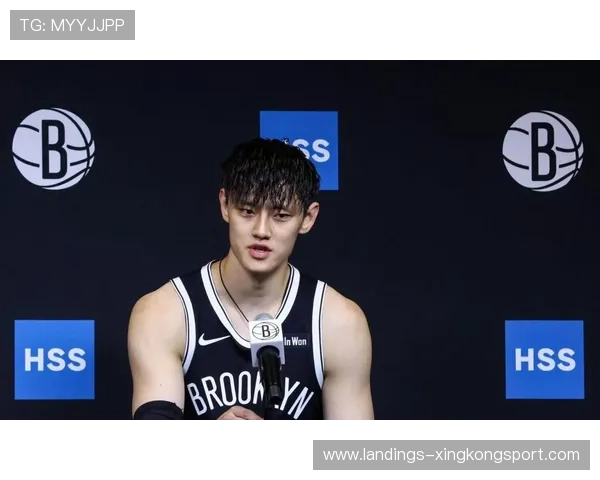 北京曾凡博三分连中，半场领先优势明显