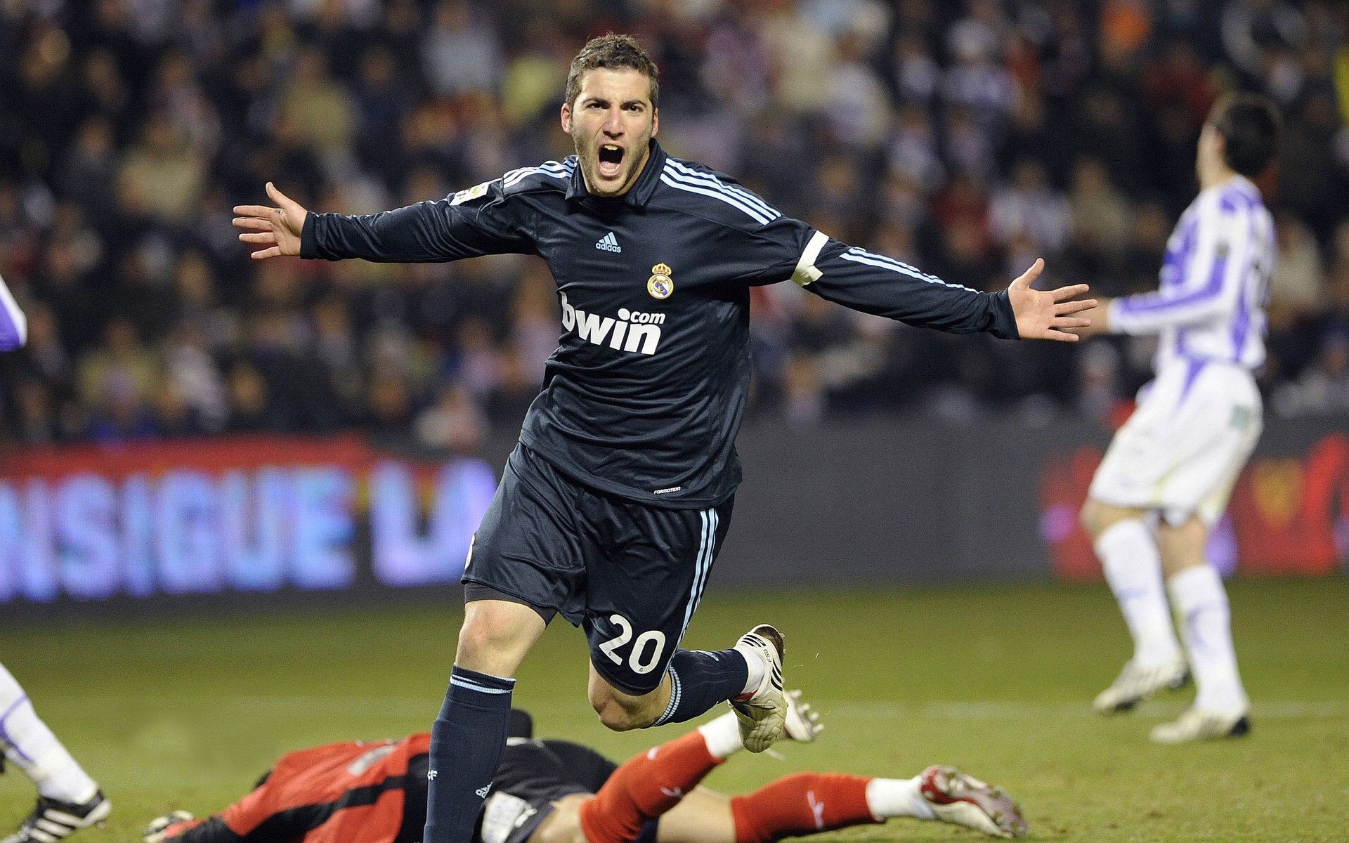 世界杯“灯光秀+烟花秀” 为每场比赛增添仪式感